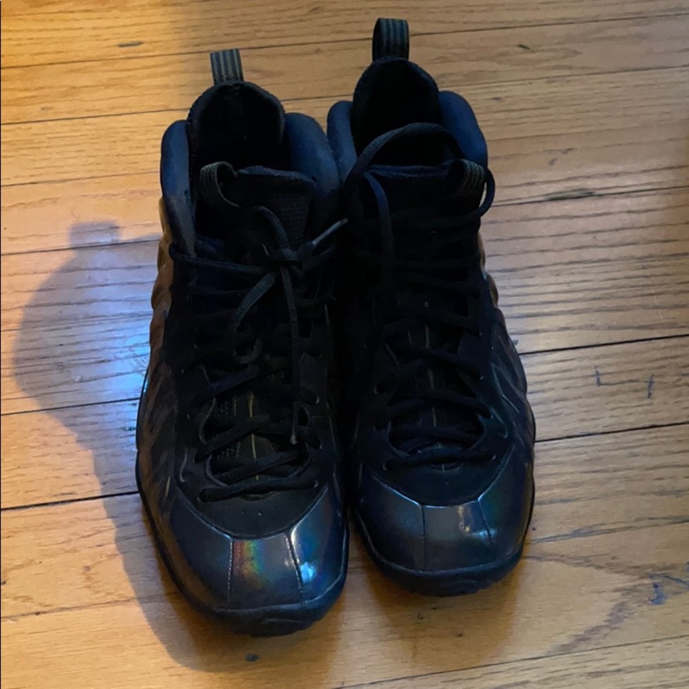 Nike foams iridescent size 6